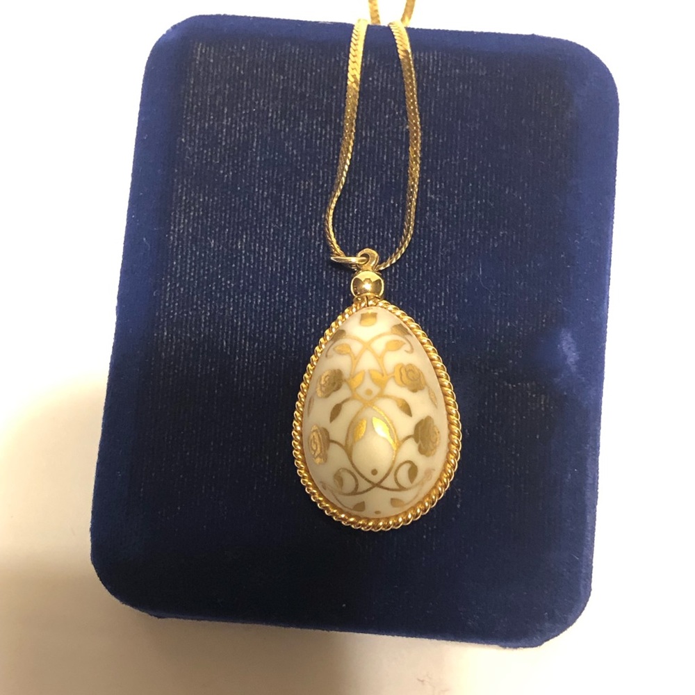 Franklin Mint 24 Kt. Gold embos Easter Egg Pendant